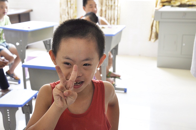 圖片一：孩子燦爛的笑臉、