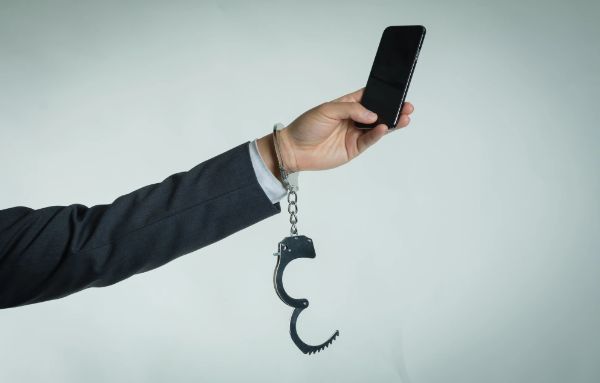 圖怪獸_黃色小學生卡通風光盤行動手抄報(1)